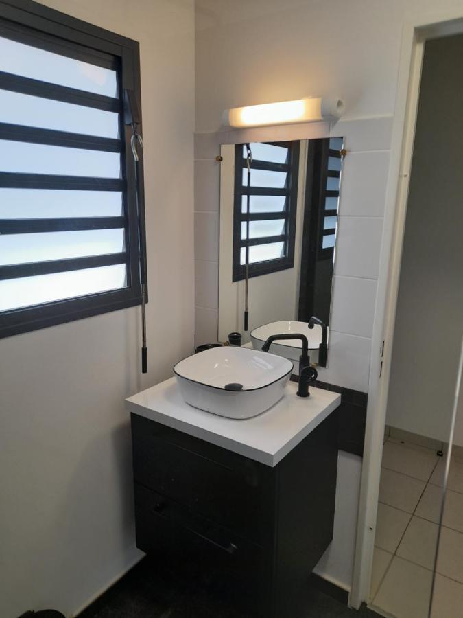 Chambre Avec Salle De Bain, Wc Et Terrasse L'Etang-Sale Екстер'єр фото